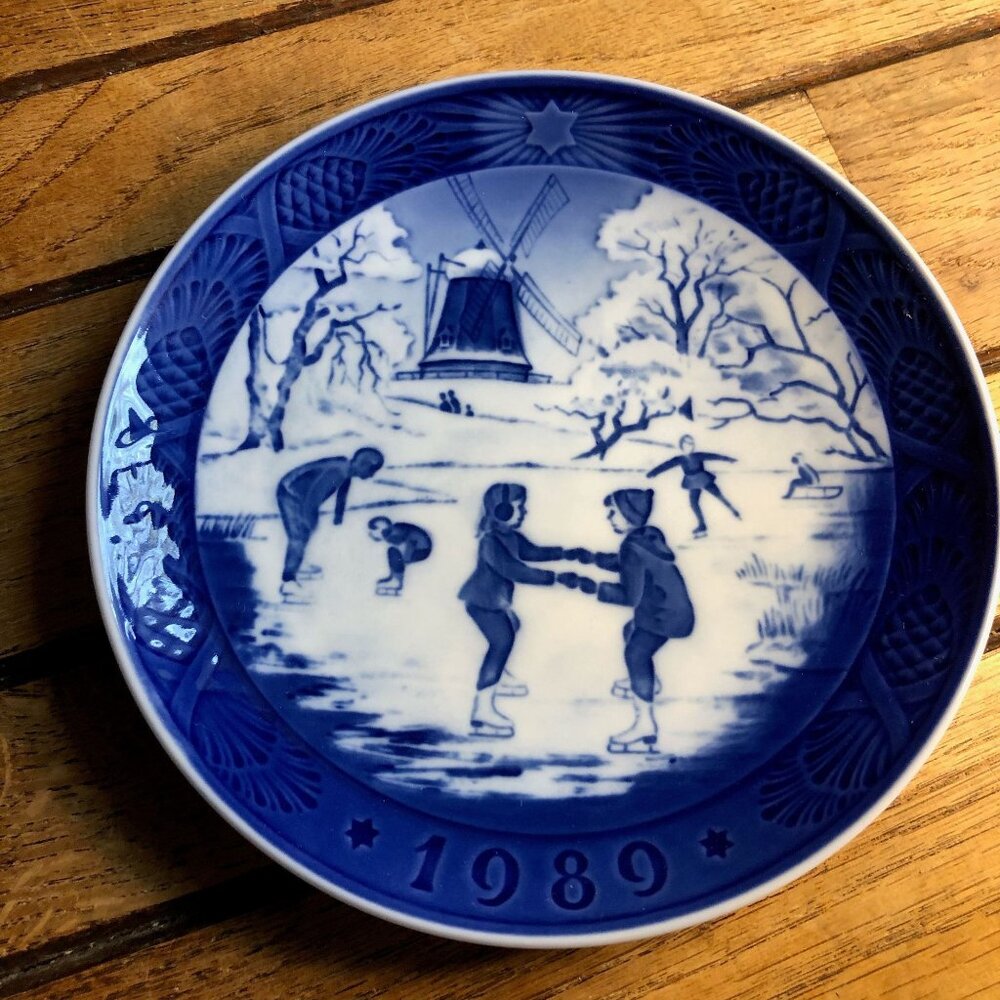 Royal Copenhagen 1989 Christmas Plate